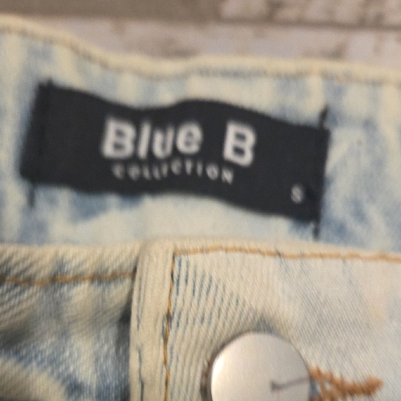 Buckle Light Blue Star Denim Shorts - Picture 5 of 10